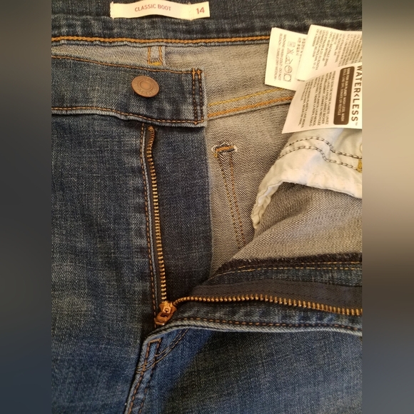 NWT Levi's Classic Boot Cut Women's Blue Jeans Size 14 W32 L32 Mid Rise - Picture 16 of 16